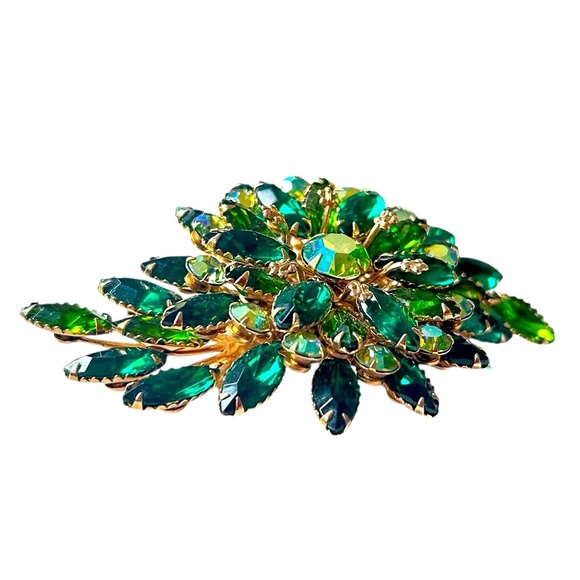 Vintage Austrian crystal Emerald greens & Gold Floral leaf statement Brooch RARE - Picture 3 of 10